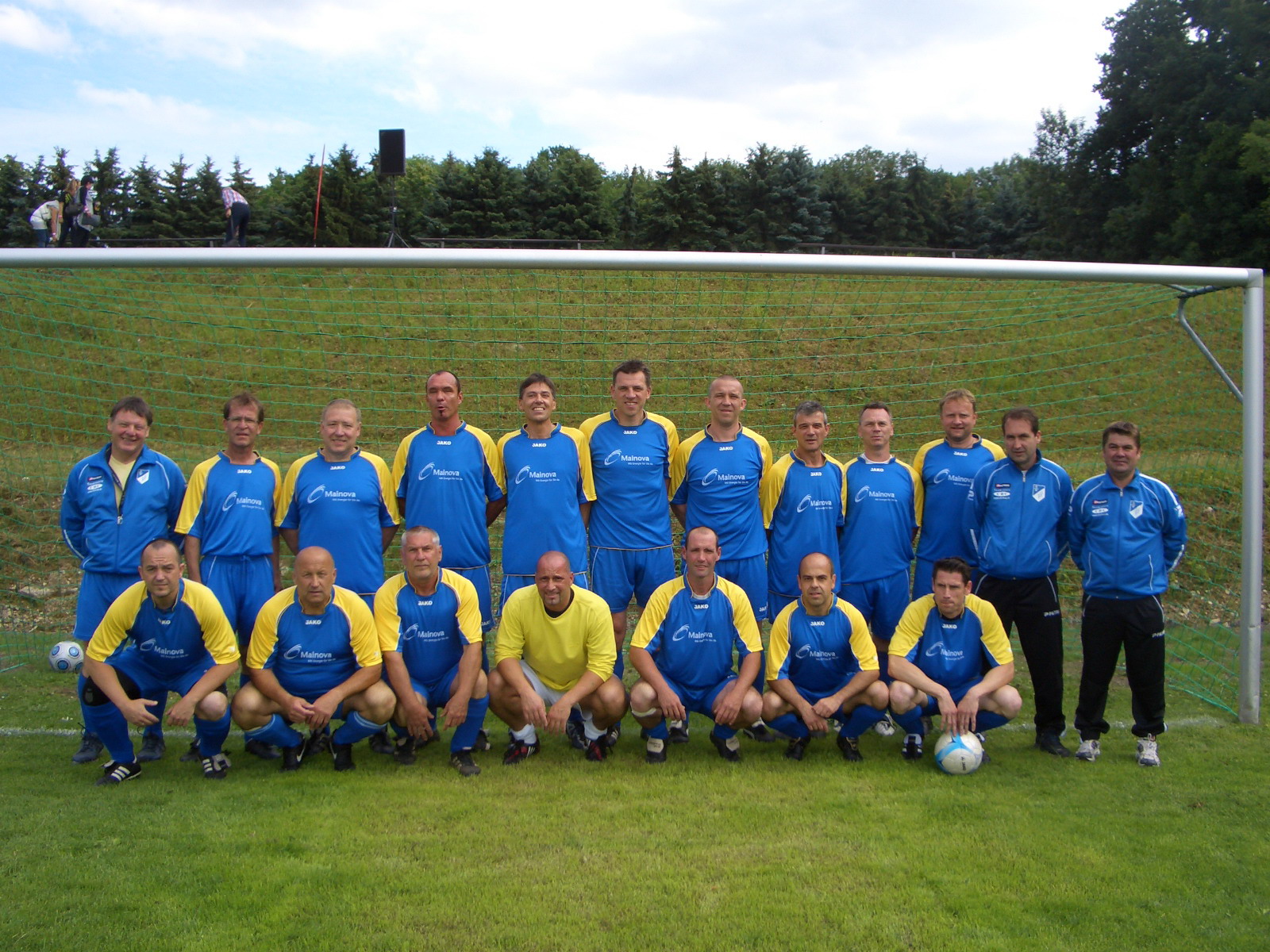 Stehend von links: Hermann Klaus, Dieter Fetsch, Heinz Knapp, Rüdiger Wittenmaier, Erich Kohler, Ralph Schreiner, Michael Schmiedel, Erwin Dein, Gerhard Knauer, Klaus Trier, Thomas Strauß, Heinz Kronauer Kniend von links: Christian Kassing, Karl Höfler, Stephan Edinger, Kai Grünewald, Dirk Resnik, José Lorenzo, Thomas Bock