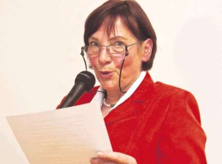 Die Zweite Vorsitzende der Sportgemeinde, Christa Hohenadel, schilderte gestern beim Empfang anlässlich des 100-jährigen Bestehens díe Entwicklung eines einstigen Fußballvereins zum heutigen Mehrspartenverein mit 1300 Mitgliedern. Bilder: Gutschalk